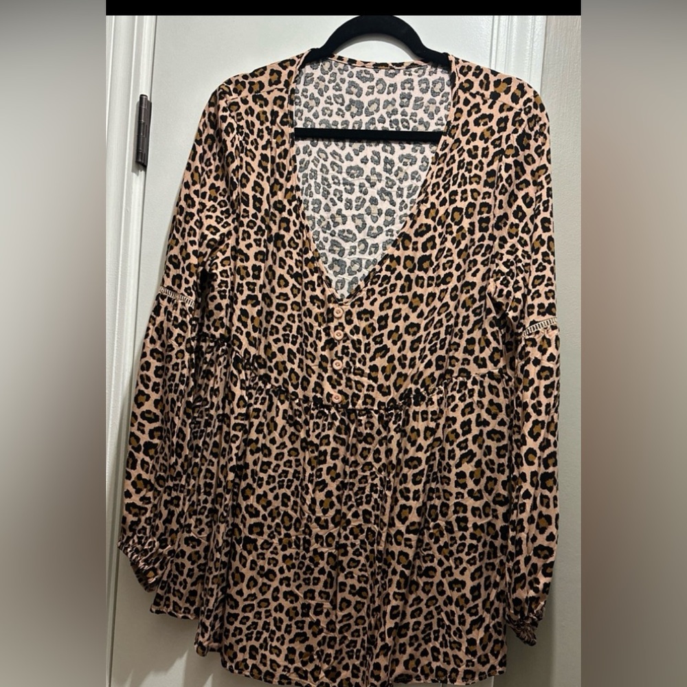 Cheetah print long blouse. Long sleeve.